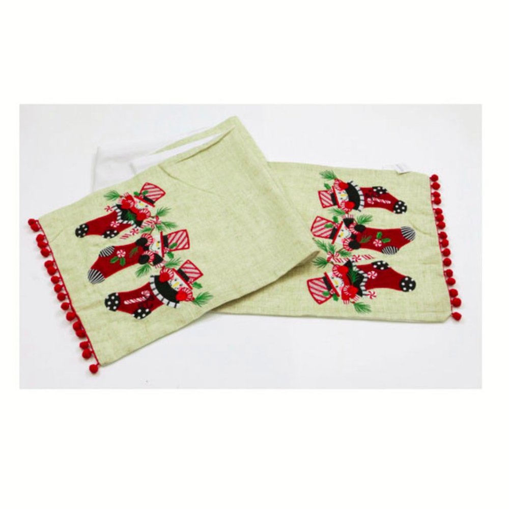 NWT Happy Snowmen in Stockings Table Runner